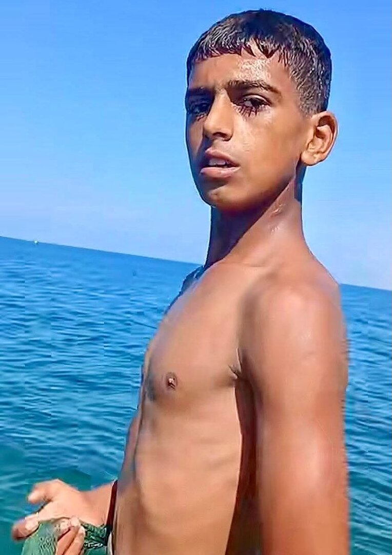 Video thumbnail for Video shows Gaza teen fisherman before Israeli forces killed him at sea