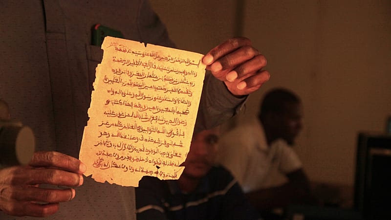 Video thumbnail for Timbuktu's ancient manuscripts return home but security threats remain
