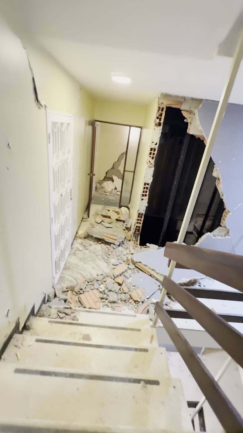 Video thumbnail for Earthquake Damage Rips through Los Palos Grandes Apartment Tower