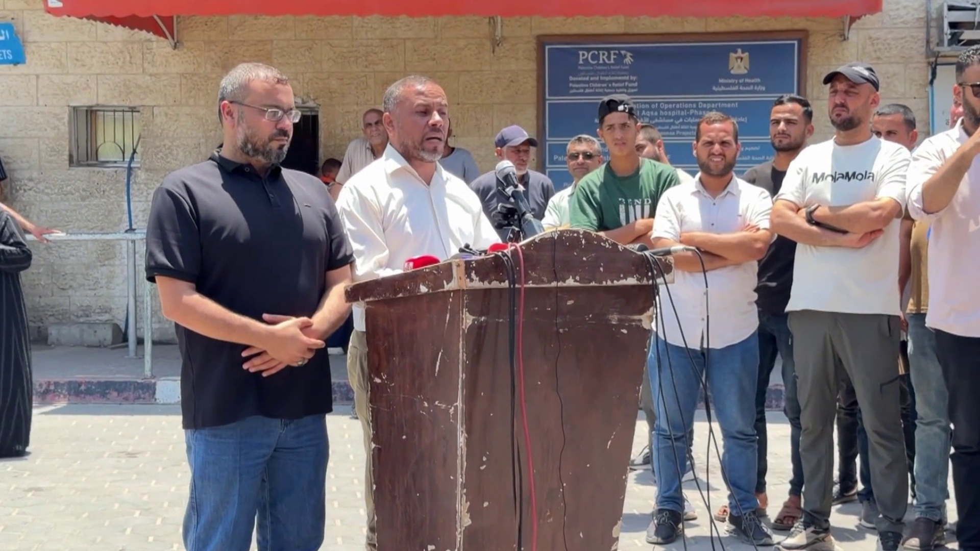 Video thumbnail for Hamas dissolves civilian governing body in Gaza amid Israeli attacks
