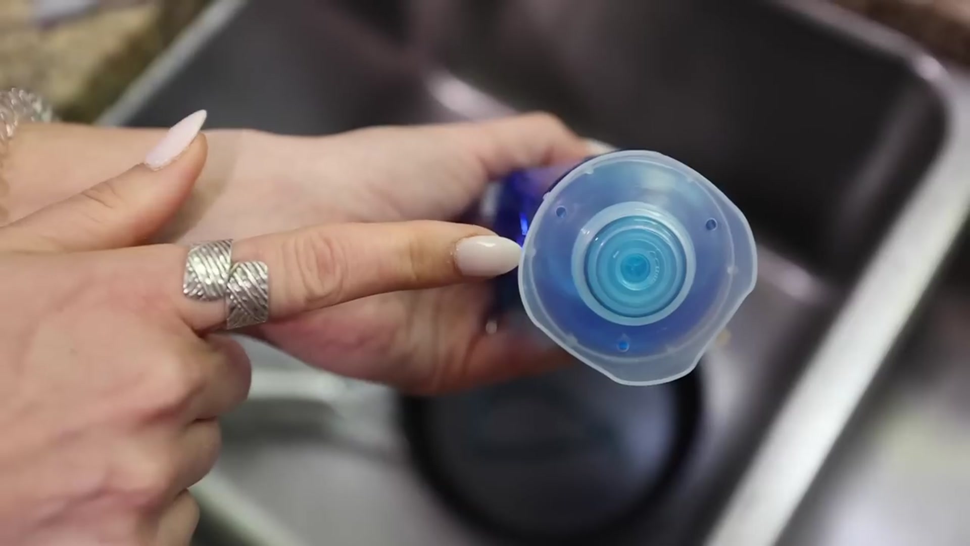 Video thumbnail for GENIUS everyday HACKS you NEED to know_ π° Dollar Tree to FREEBIES that save money_(720P_HD)