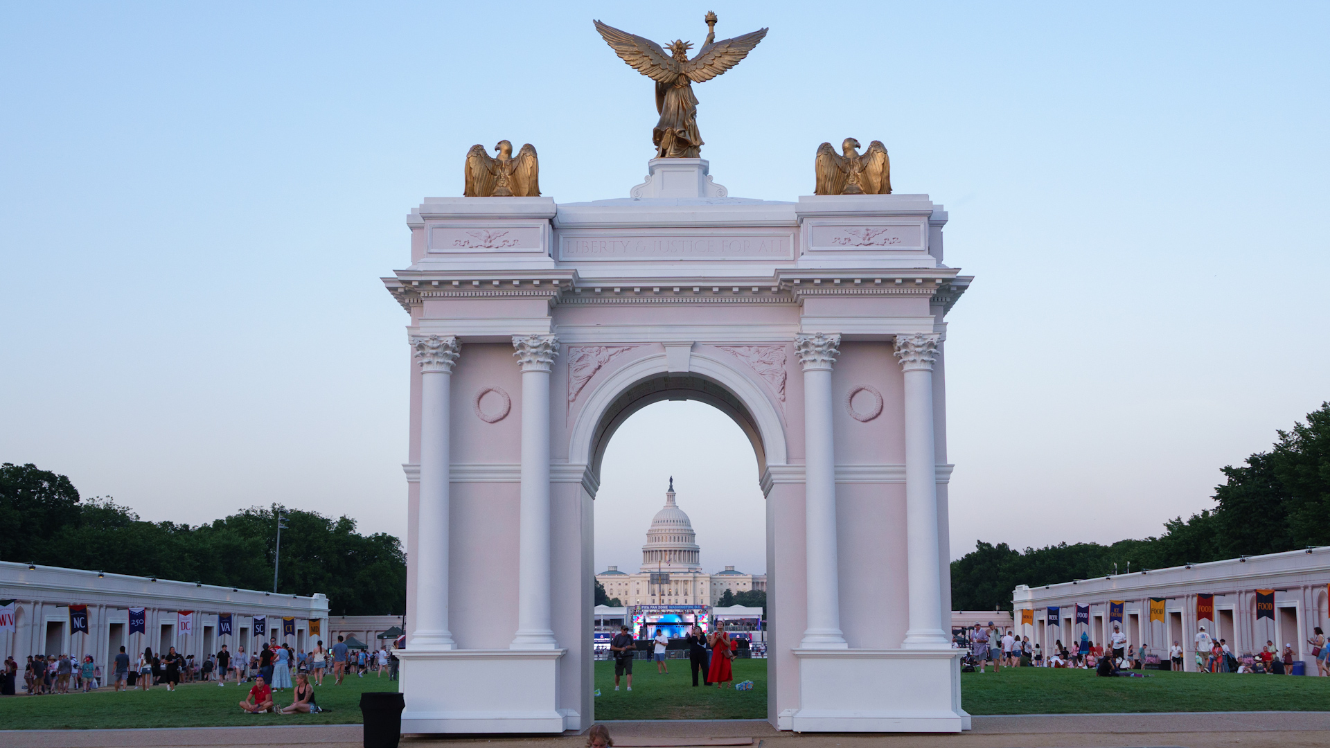 Video thumbnail for Trump’s 250-foot arch gets a review, not a green light