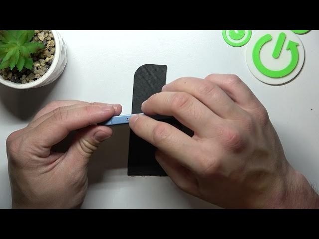 Video thumbnail for Does the iPhone 14 have a Memory Card Input - microSD Cards