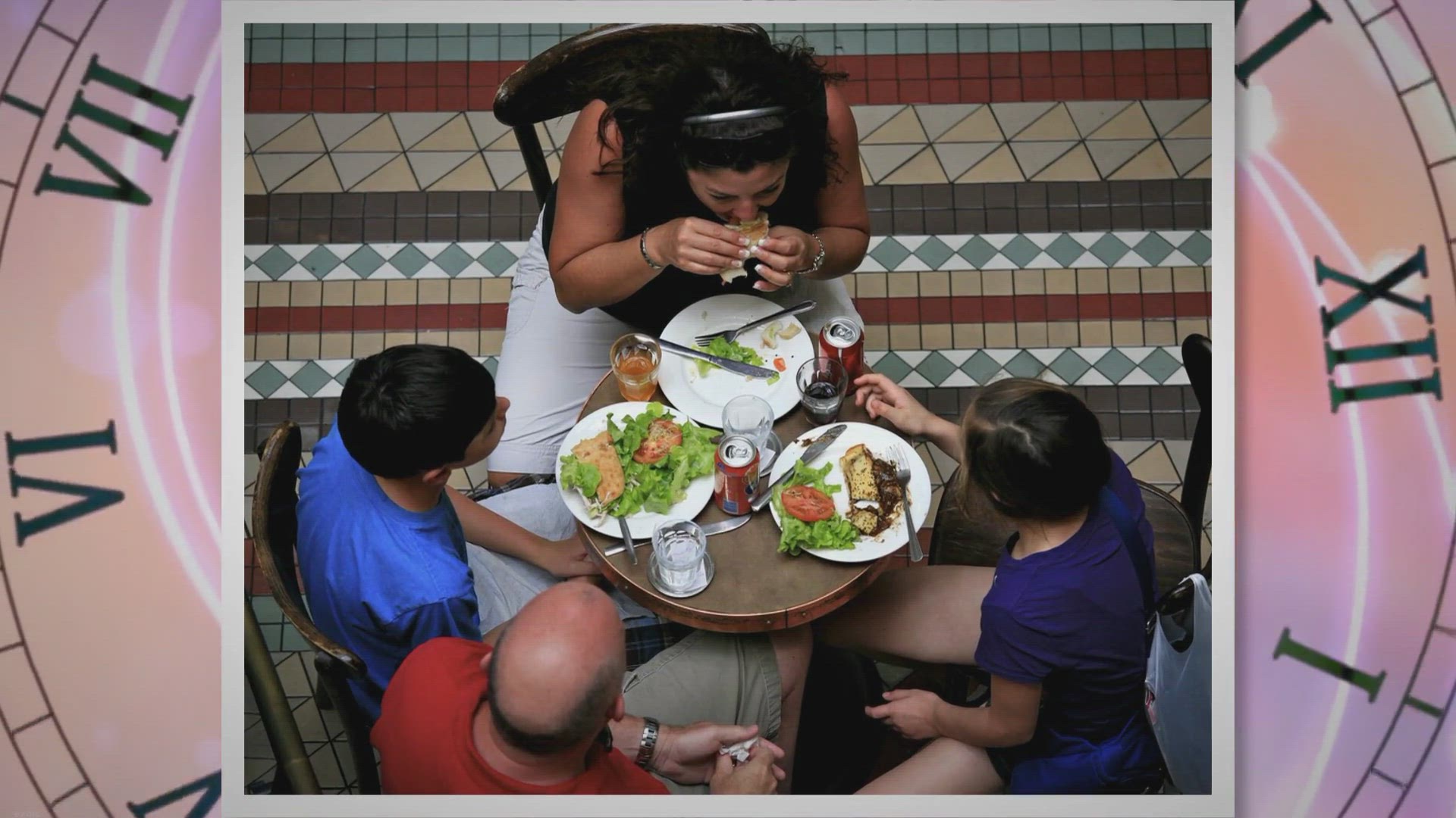 Video thumbnail for What Fast Food Serves Lunch All Day? (That Serve Lunch 24/7)