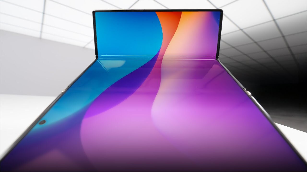 Video thumbnail for The BIGGEST Smartphone Screen Ever?