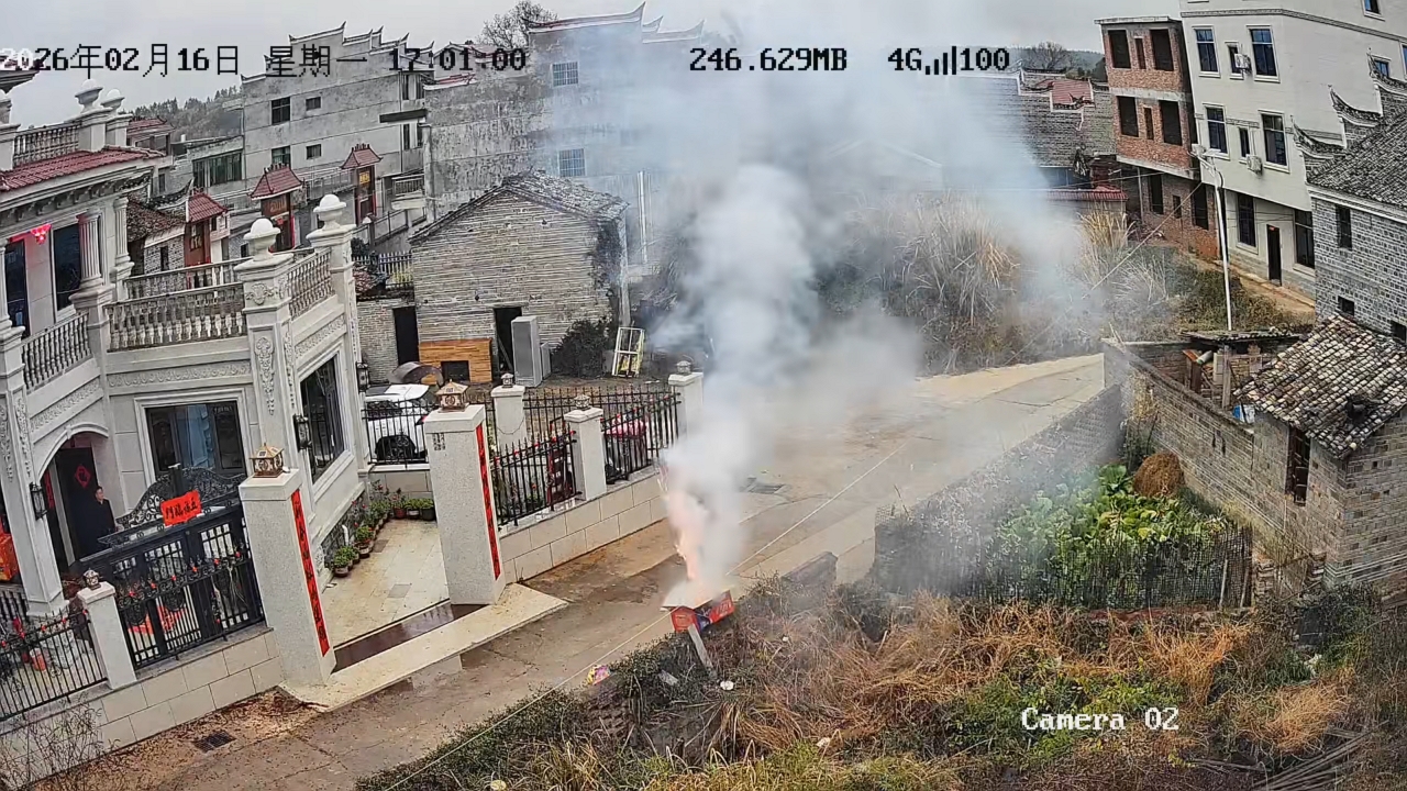 Video thumbnail for Fireworks Misfire Shakes House in Guangdong!