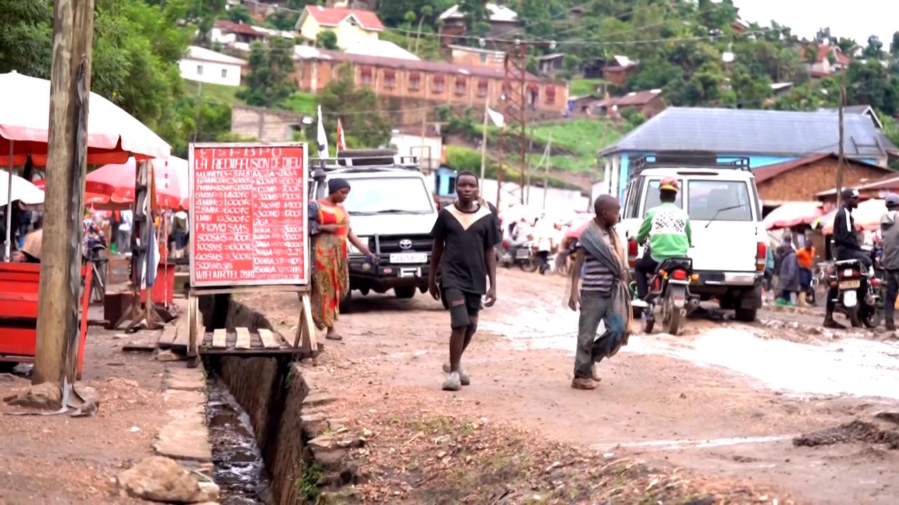 Video thumbnail for Democratic Republic of the Congo: UN allocates 60 mln USD to accelerate response to Ebola outbreak in DRC.