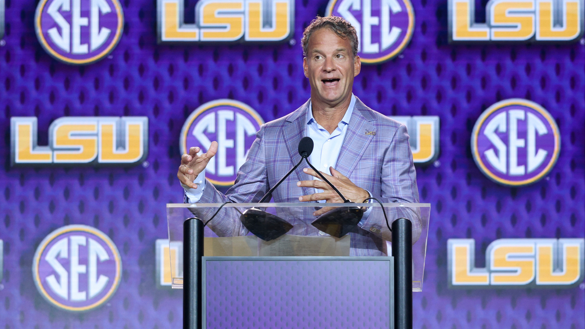 Video thumbnail for Lane Kiffin Quits Social Media Amidst Controversies
