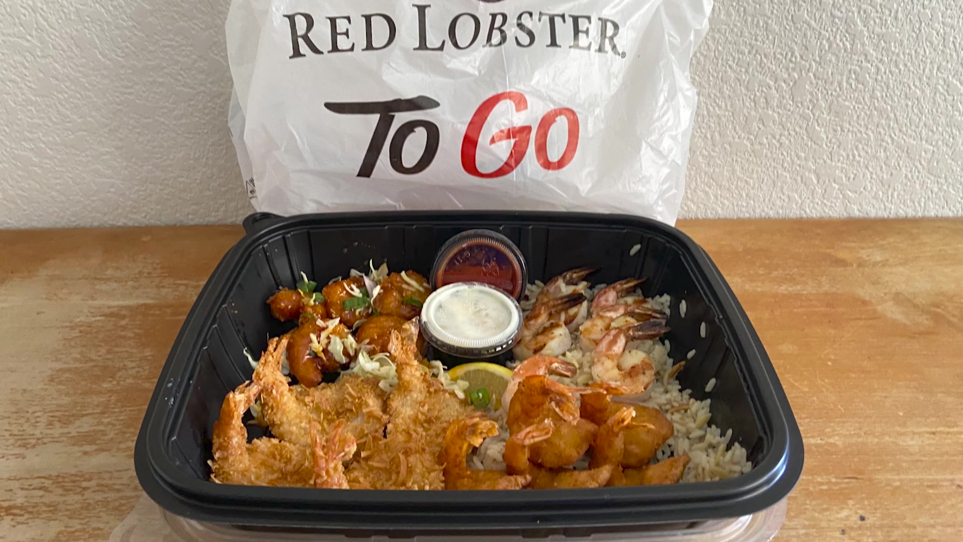 Video thumbnail for Red Lobster Vs. Bonefish Grill: The Best Shrimp Dish Is Clear