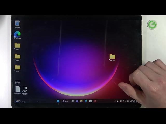 Video thumbnail for Microsoft Surface Pro X - How To Change Icons Size