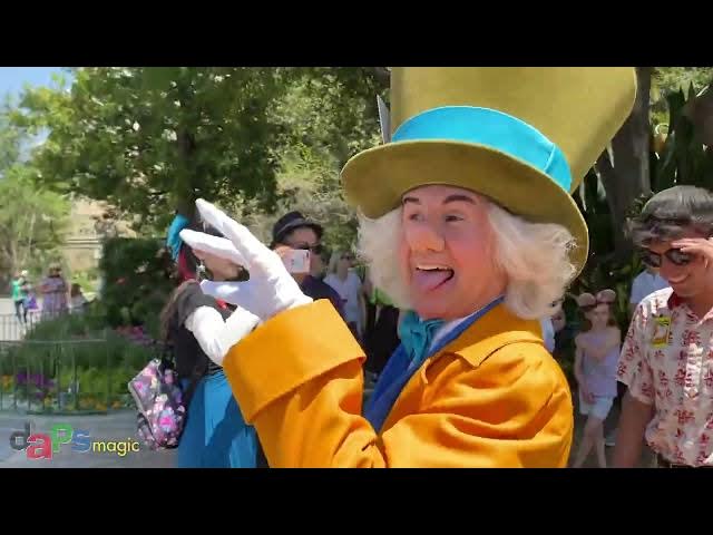 Video thumbnail for Mad Hatter and Alice in Wonderland - Disneyland 2022