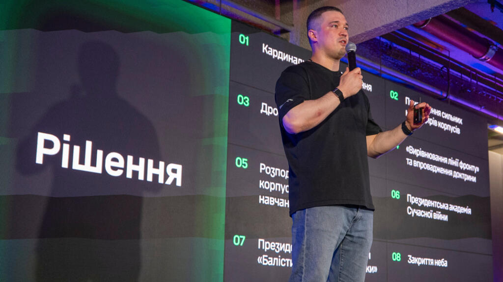 Video thumbnail for Ukraine's top general is splitting country, says ousted defence minister