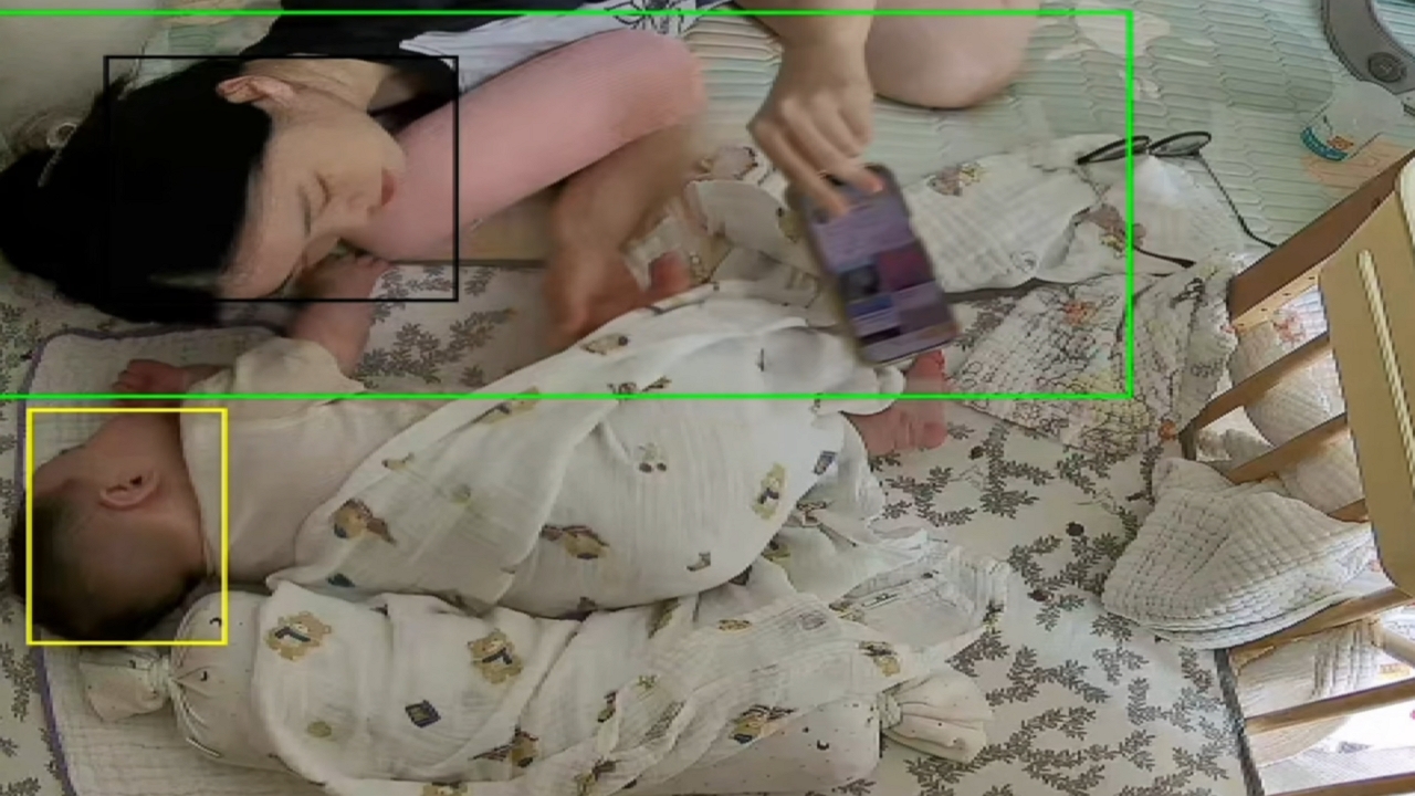 Video thumbnail for Sleeping baby accidentally slaps mother using her phone