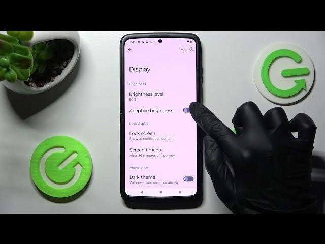 Video thumbnail for MOTOROLA RAZR 2022 - How To Enable & Disable Automatic Screen Brightness
