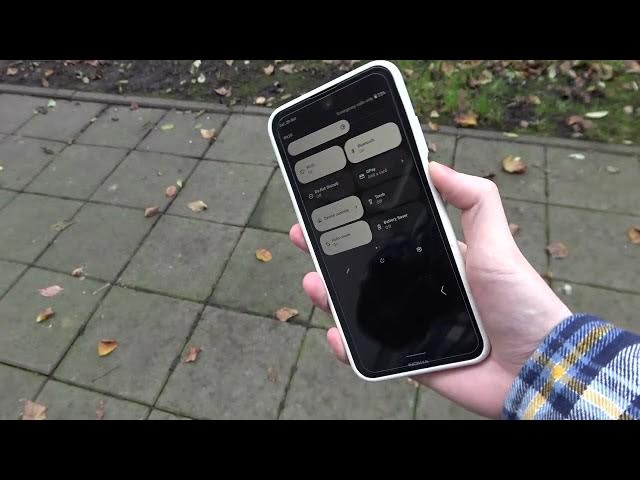 Video thumbnail for NOKIA X10 Outside Display Brightness Test