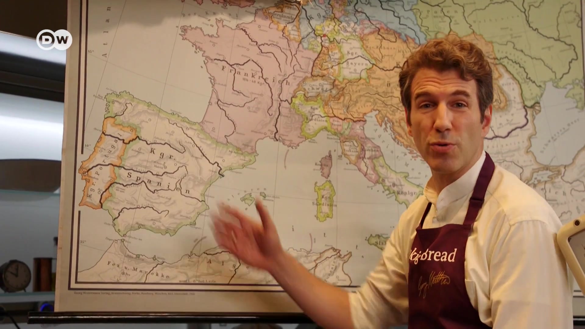 Video thumbnail for Baking Bread – What Bread reveals about the EU ¦ Traditional Corn Bread from Portugal (1080p 25fps H264 128kbit AAC)