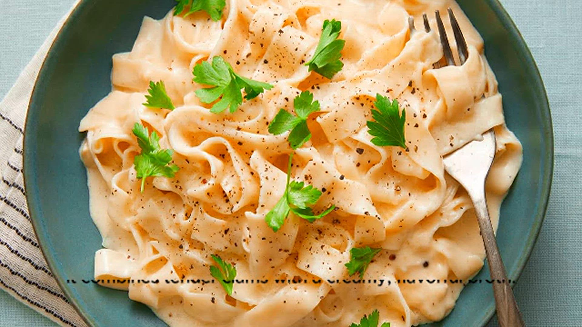 Video thumbnail for Creamy Fettuccine Alfredo