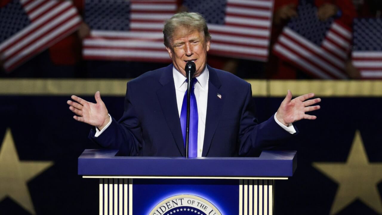 Video thumbnail for Trump promises a $5,000 “Trump dividend” to Americans if Republicans win in the midterm elections