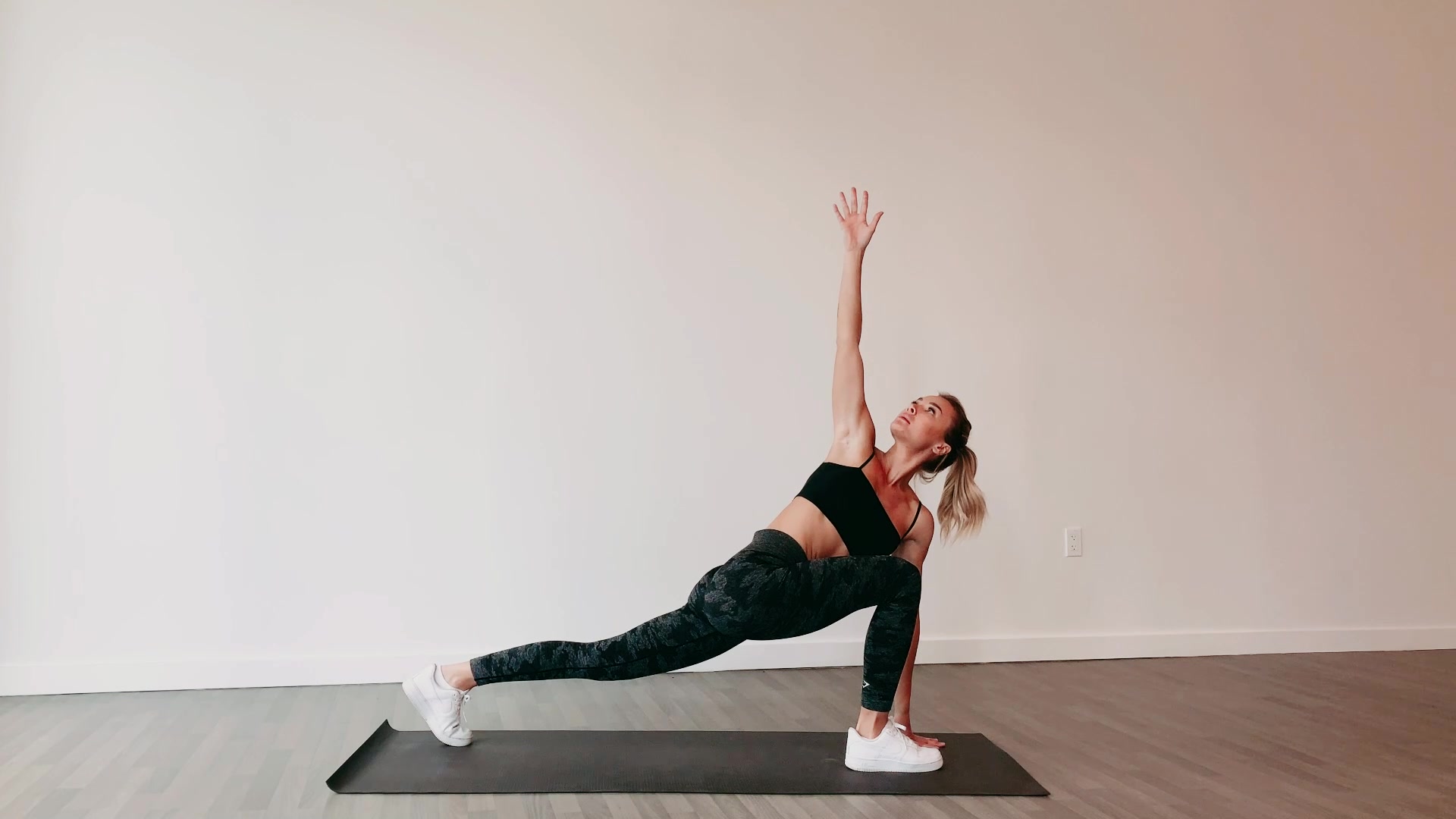 Video thumbnail for Lunge With Spinal Twist