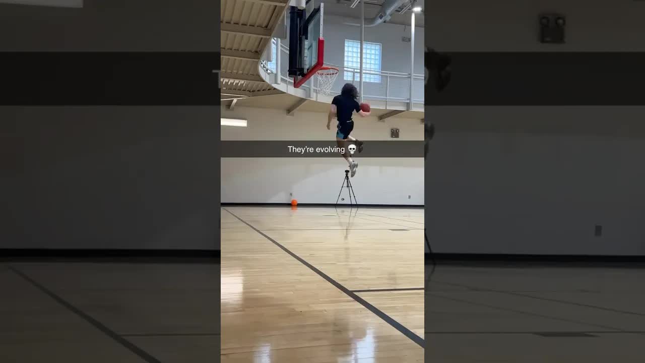 Video thumbnail for (358) 6ft guy crushes eastbay 360 dunk!