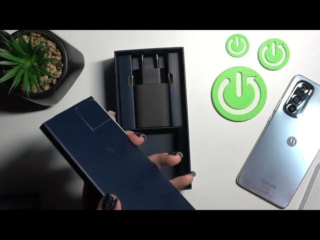 Video thumbnail for All MOTOROLA Edge 30 Accessories – What’s in the box?
