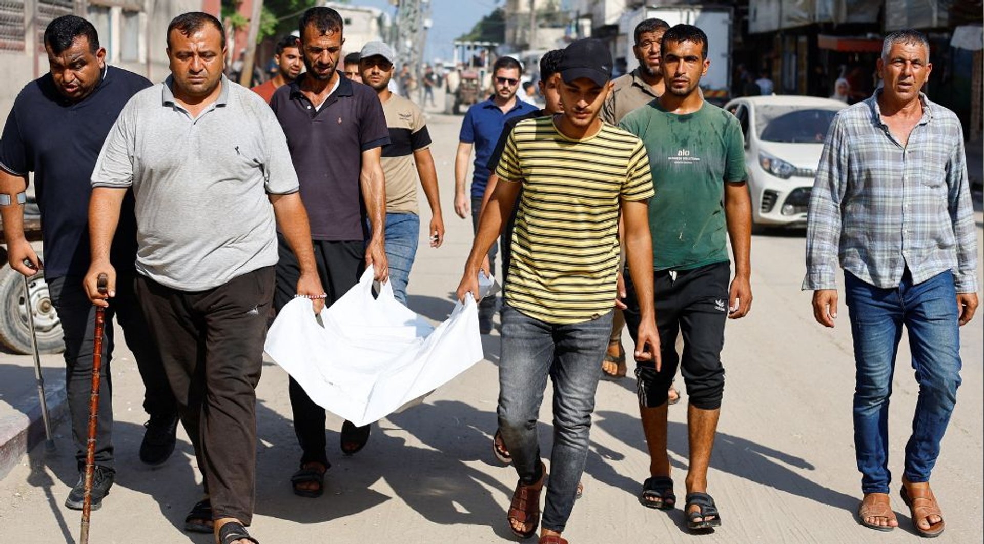 Video thumbnail for Israeli attacks kill at least eight Palestinians across Gaza despite ceasefire