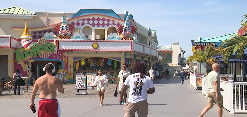 Video thumbnail for Sunny weather brings crowds to Jersey Shore beaches, boardwalks and businesses