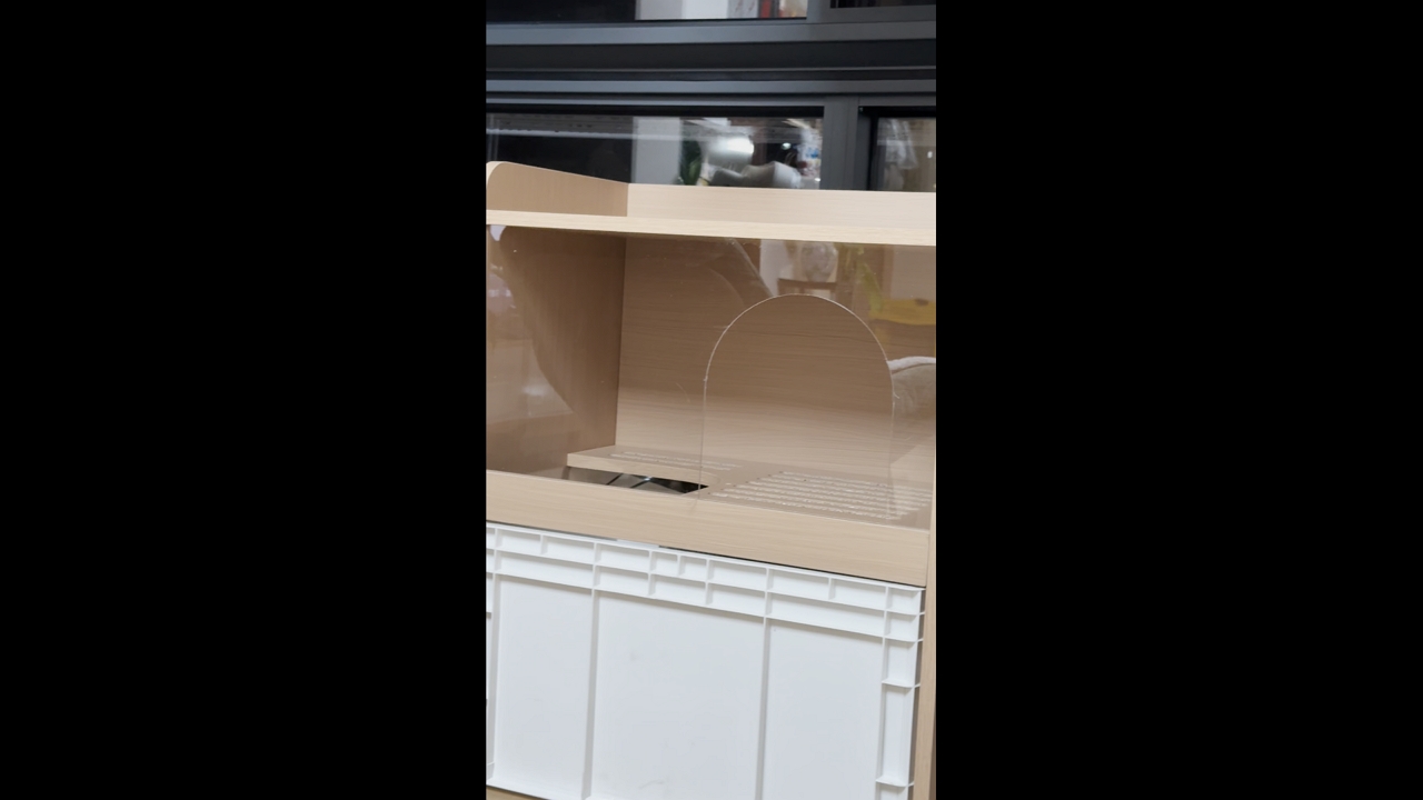 Video thumbnail for Cat Climbs Out of Furniture-Style Litter Box in Zhejiang