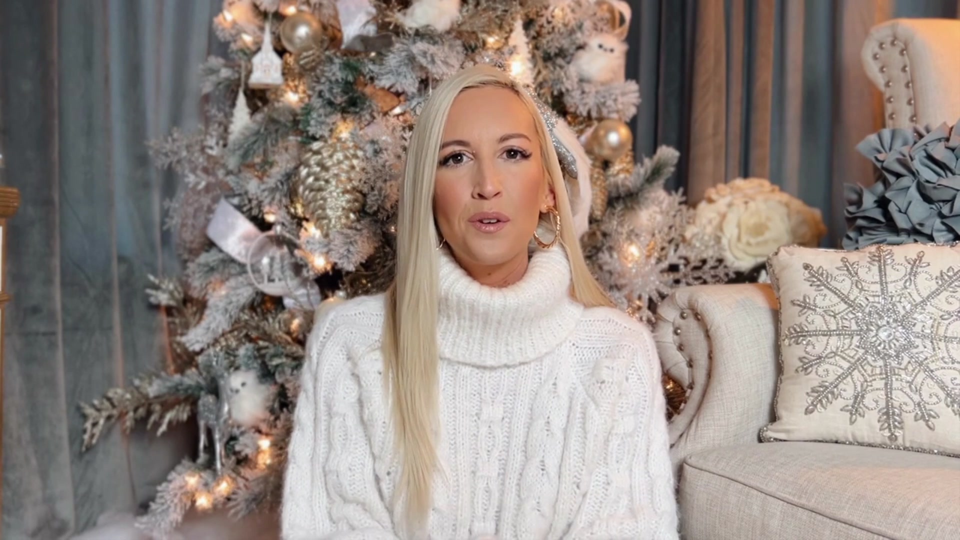 Video thumbnail for CHRISTMAS NIGHT TOUR _ CHRISTMAS BY CANDLELIGHT _ CHRISTMAS DECORATIONS AT NIGHT 2022(720P_HD)