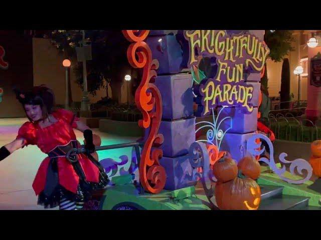 Video thumbnail for Oogie Boogie Bash Frightfully Fun Parade 👻 #disneyland #halloween #oogieboogiebash #disney #dca