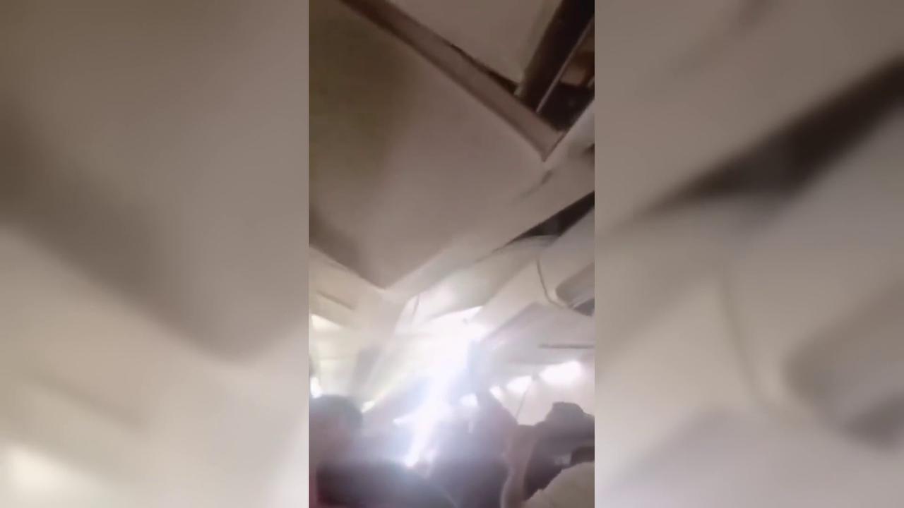 Video thumbnail for Iran: Technical Fault Forces Iranian Passenger Jet to Turn Back.