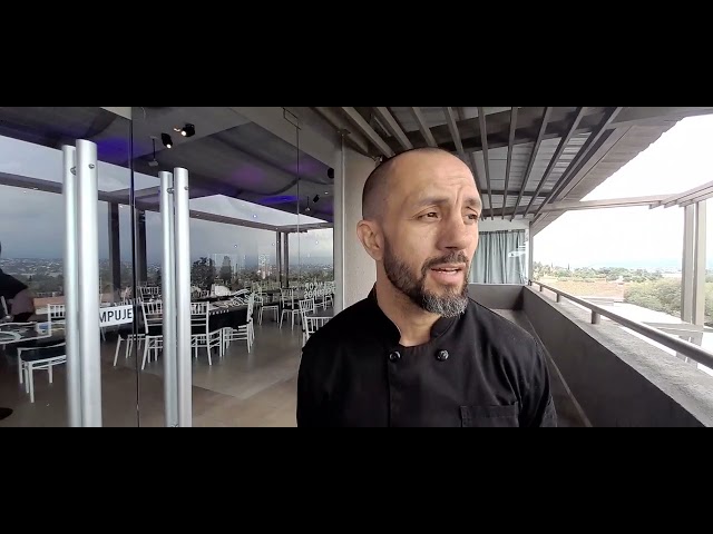Video thumbnail for El chef jefe del resto del Eleton Resort habla de la experiencia del all inclusive.