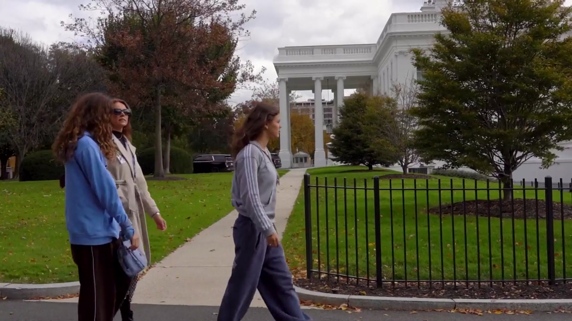 'Video thumbnail for Watch moment GB News goes behind the scenes at the White House - with some very special guests'