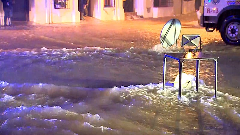 Video thumbnail for Spain on red alert as Storm Leonardo unleashes torrential rain and floods