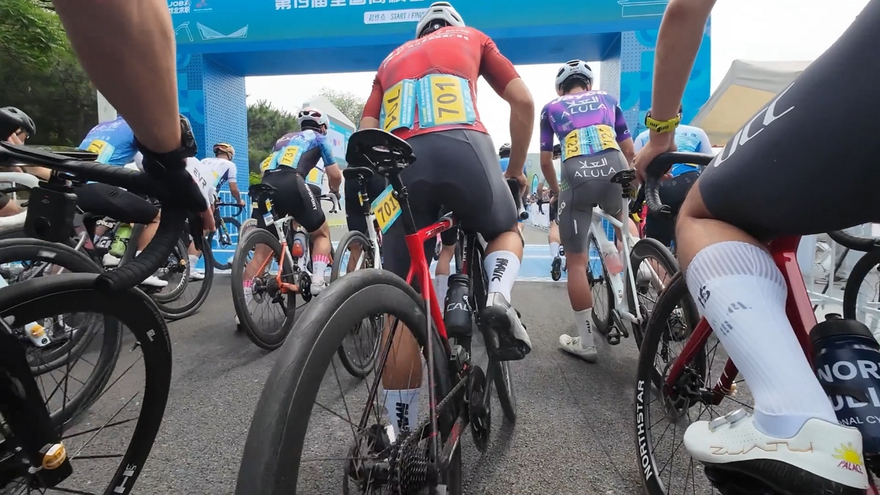 Video thumbnail for Cyclists Crash Right After Race Starts in Beijing