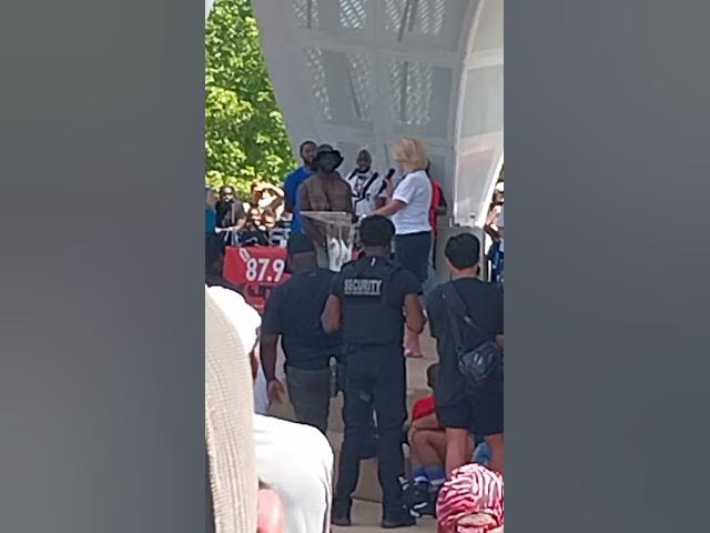 Video thumbnail for Mayor Jean Stothert Produces land to Undisputed Terence Crawford. For $1.