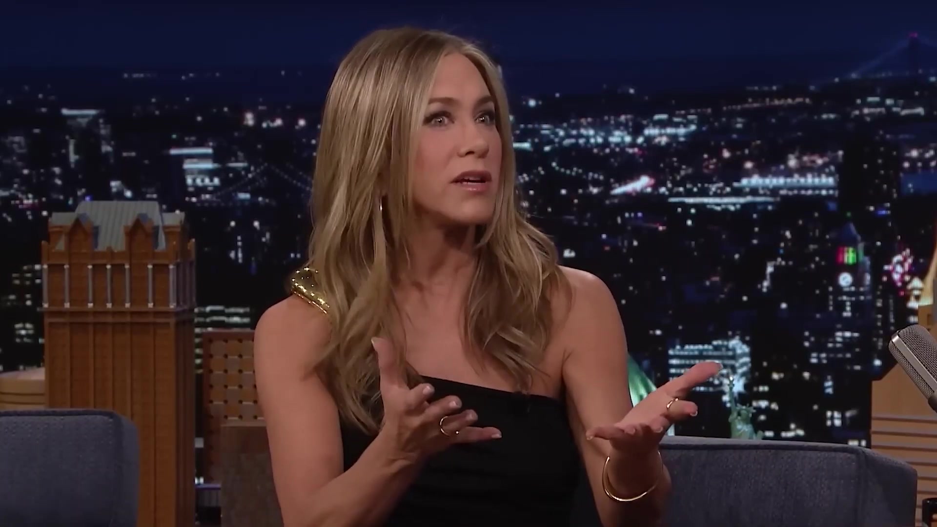 'Video thumbnail for What Jennifer Aniston Really Looks Like Without Makeup On'