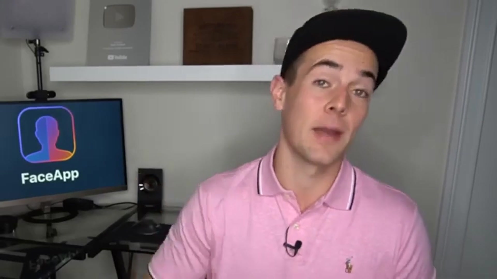 'Video thumbnail for ryan scribner espanol: faceapp: ¡cuidado! riesgos para tu privacidad y seguridad de datos'