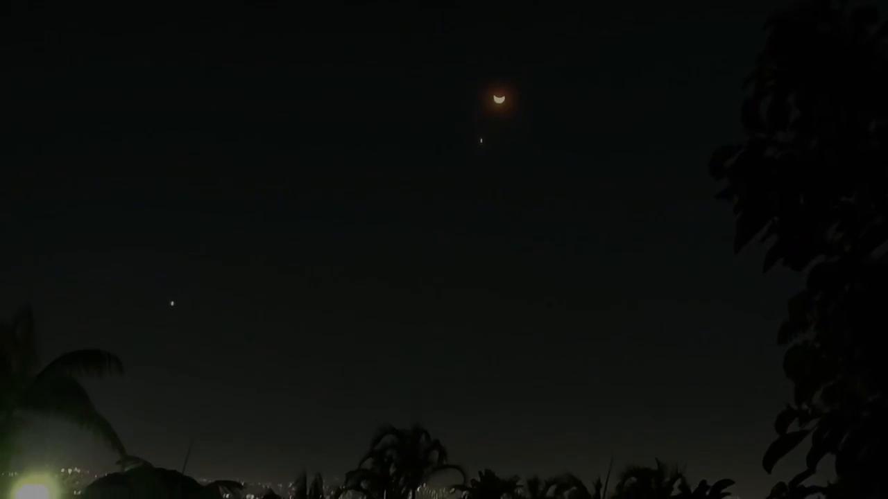 Video thumbnail for Moon and Venus Shine Together in Close Conjunction.