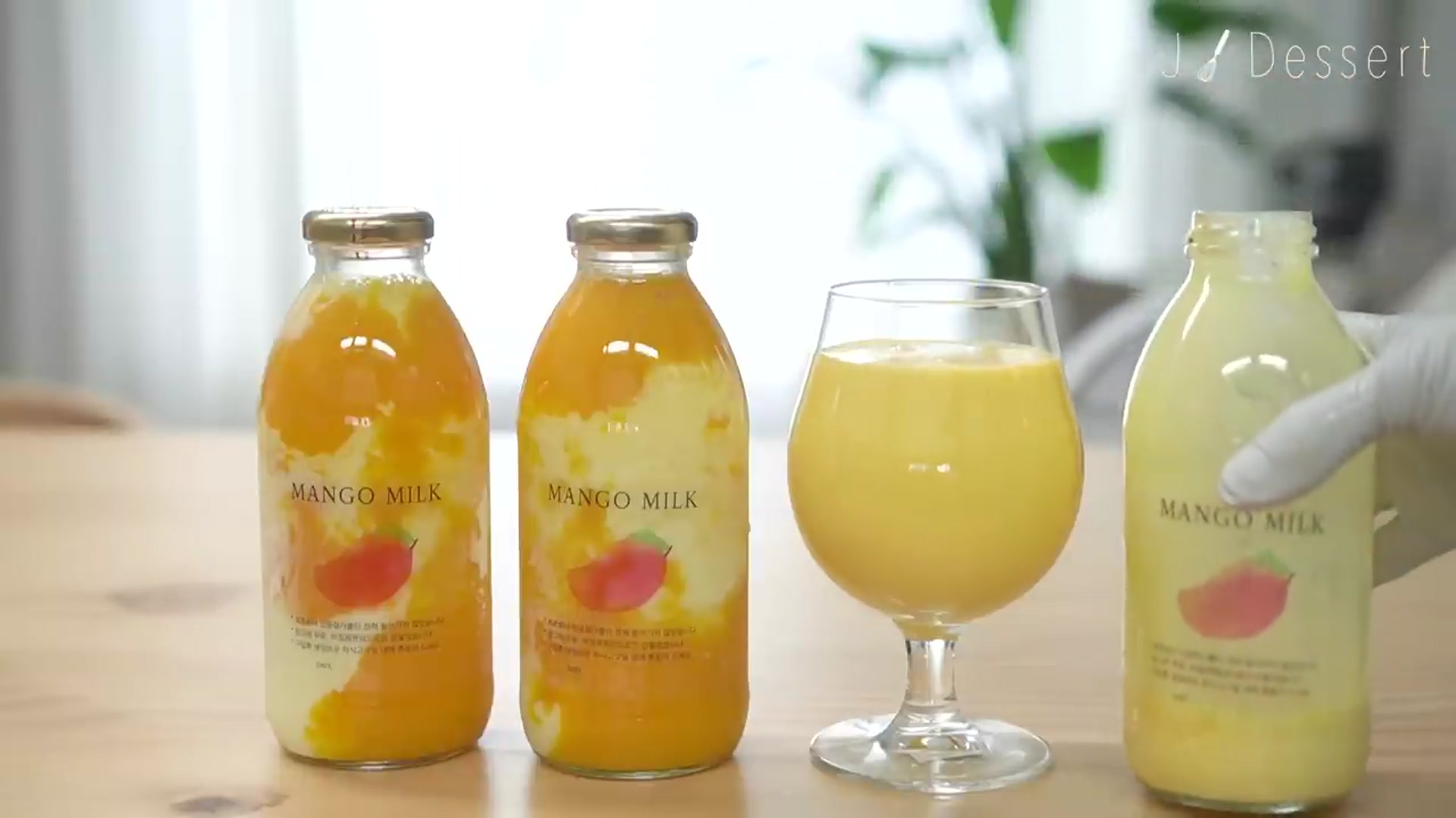 Video thumbnail for 맛있는 생 애플 망고우유 만들기 mango milk __ 지니 Jiny(720P_HD)