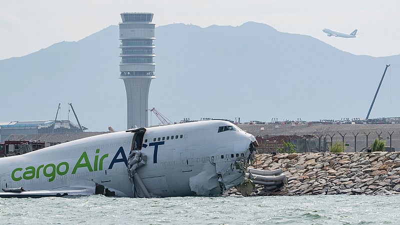 'Video thumbnail for Cargo plane skids off Hong Kong runway, killing two airport workers'