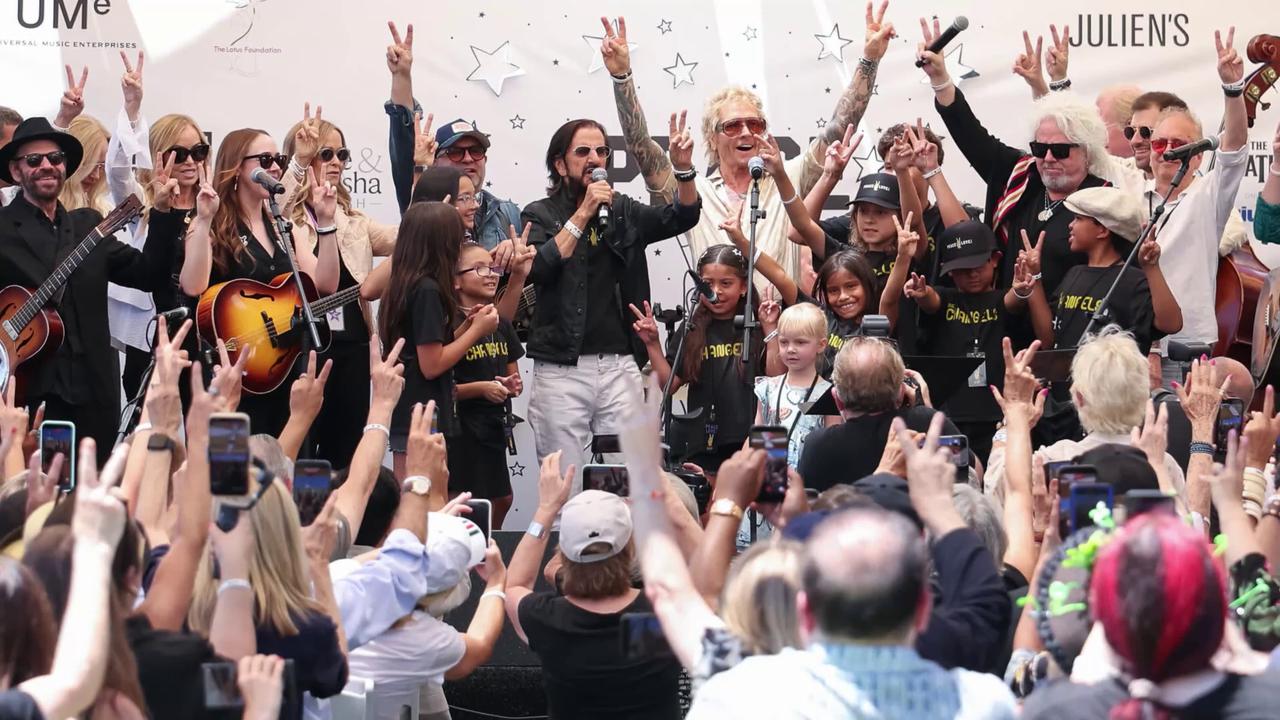 Video thumbnail for UNCAPTIONED: Ringo Starr receives honorary doctorate on 86th birthday.