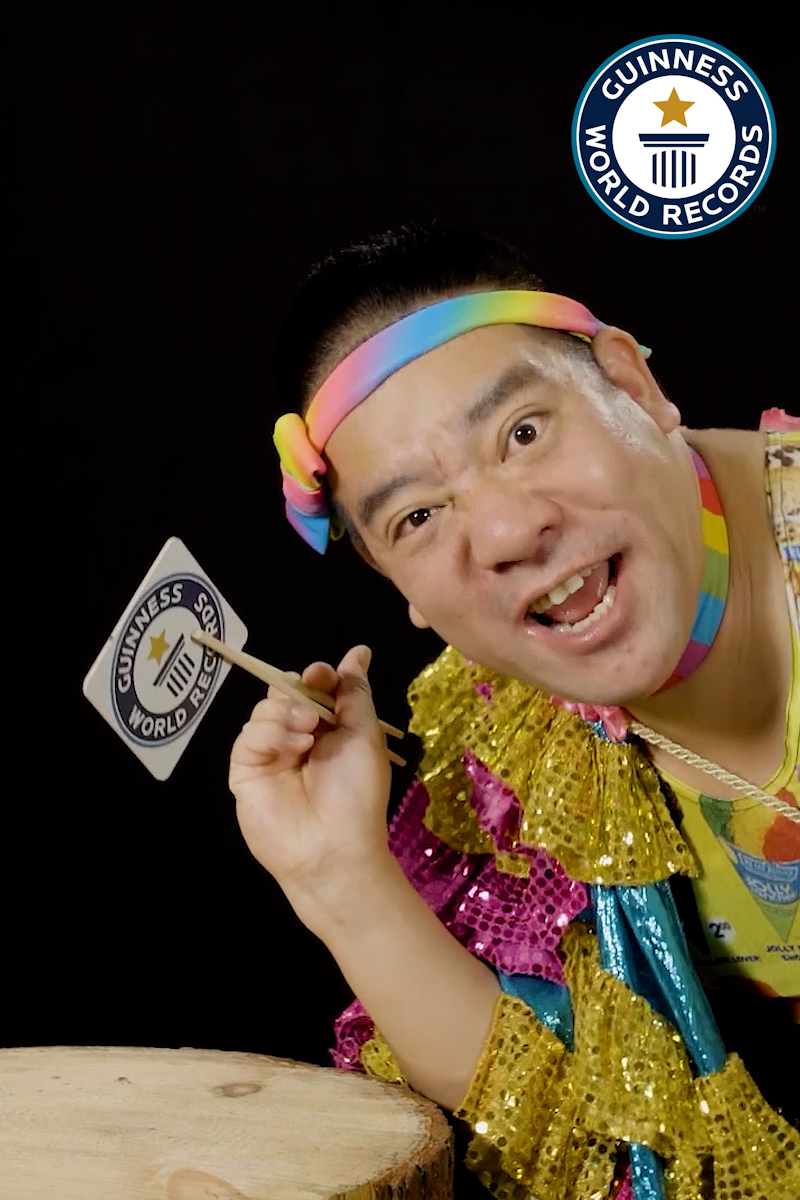 'Video thumbnail for Chopsticks master breaks records with unique skills'