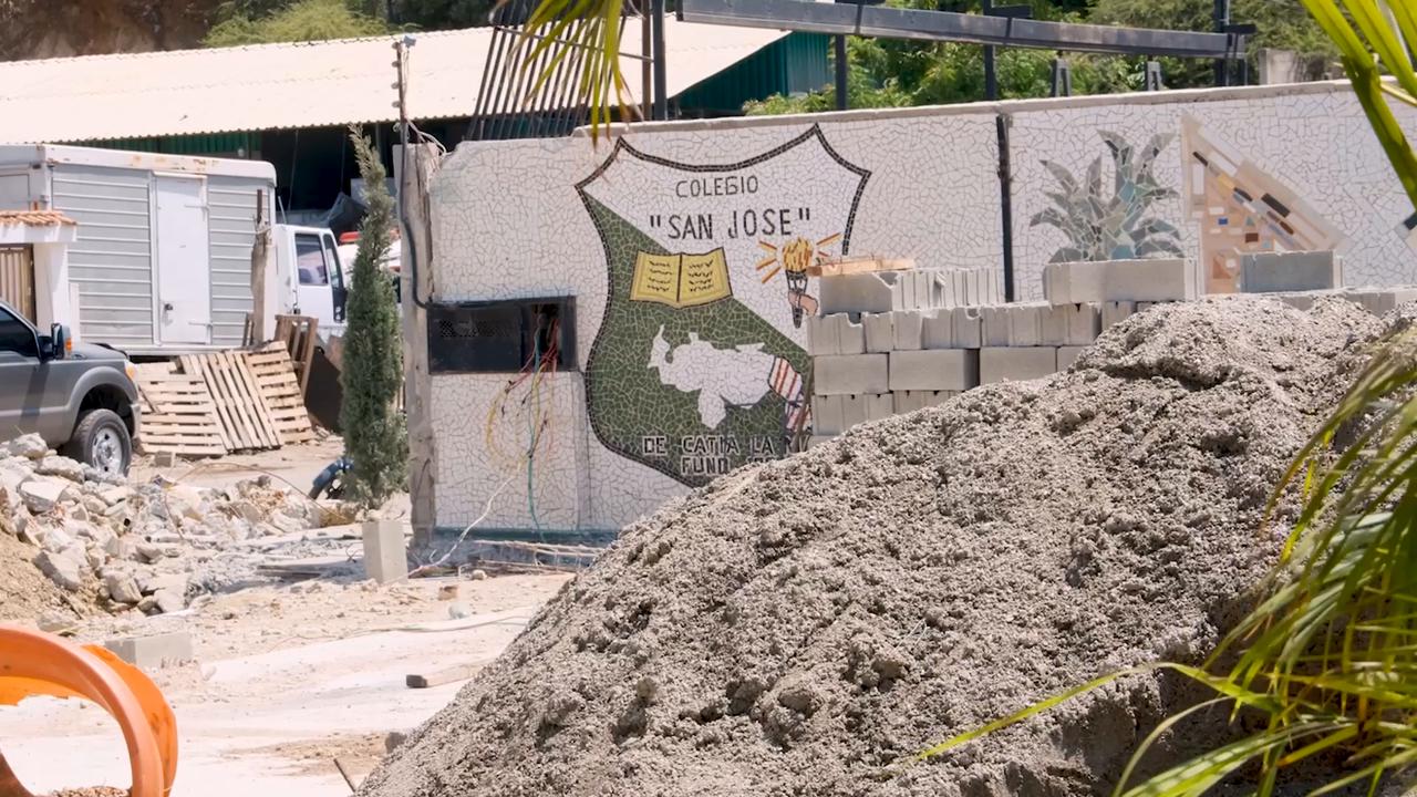 Video thumbnail for Venezuela: Start of school year in Venezuela's La Guaira marked by empty classrooms and reconstruction work.