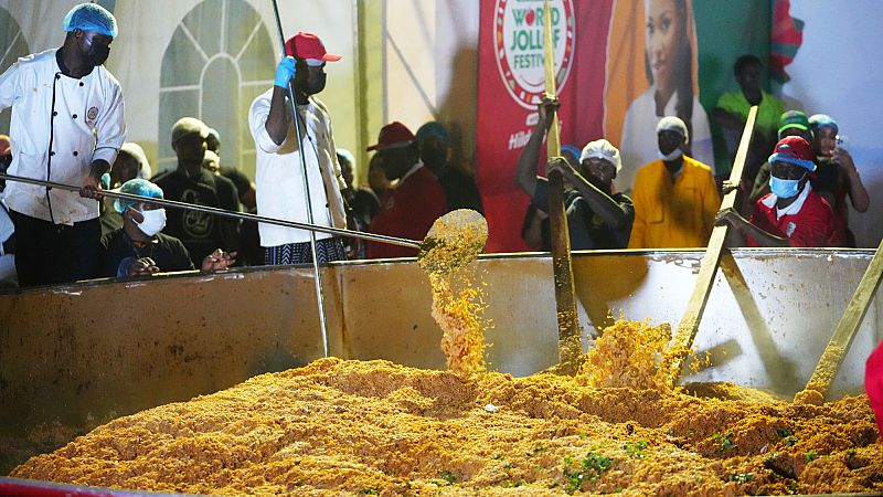 'Video thumbnail for Nigerian chef Hilda Baci cooks world's largest pot of jollof rice'