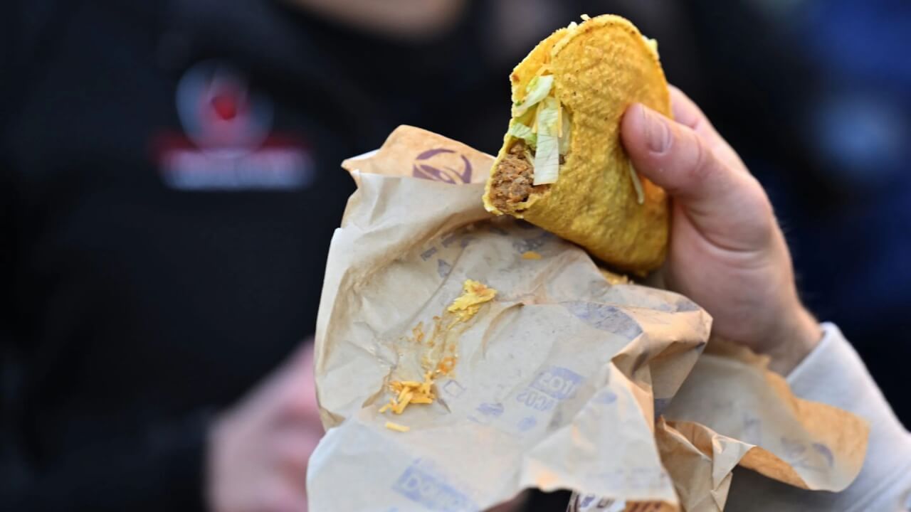 Video thumbnail for Taco Bell lettuce confirmed as source of parasite outbreak
