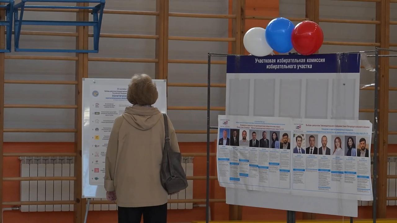 Video thumbnail for Russia: St. Petersburg residents head to polls as Russia’s elections begin.