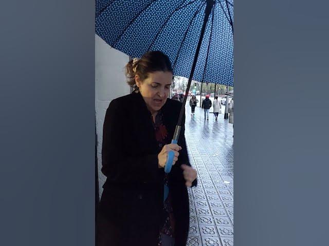 Video thumbnail for Está lloviendo: it's raining!