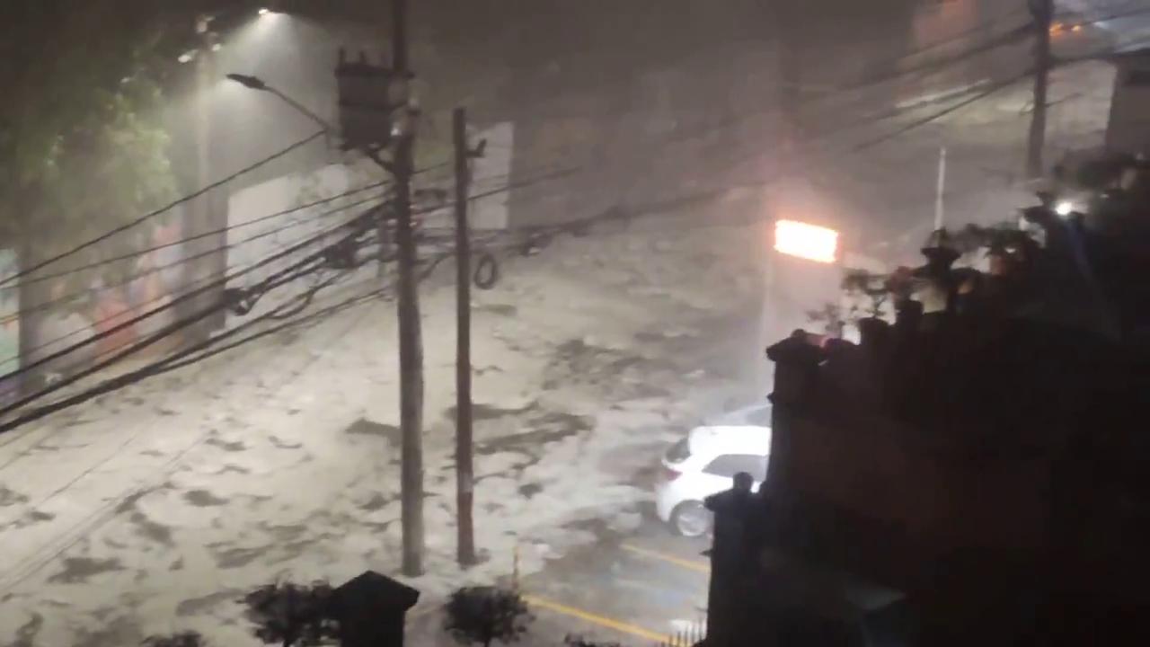 Video thumbnail for Mexico: Heavy Hailstorm Turns Streets Into Rivers in Cuajimalpa, Mexico City 3.