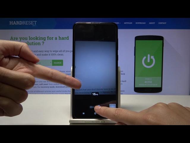 Video thumbnail for Fake SAMSUNG – How to Take Burst Shot